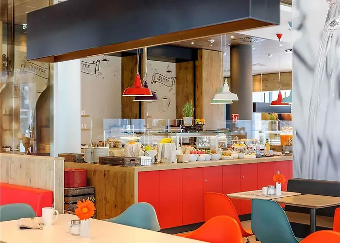 Ibis Hauptbahnhof Hotel 3*