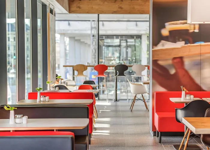 Ibis Hauptbahnhof Hotel 3*