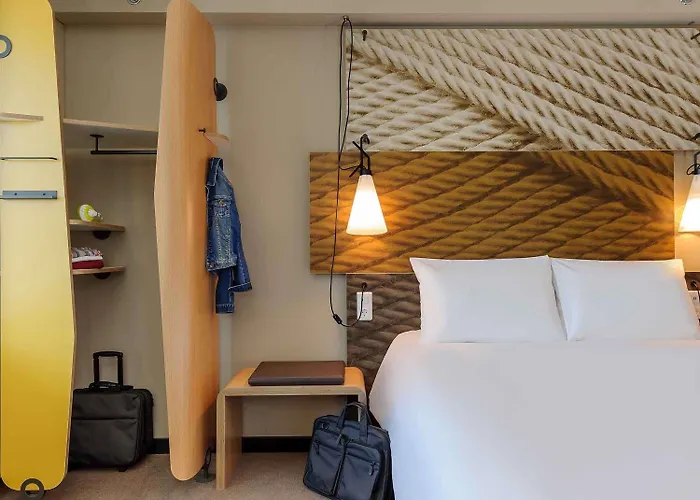 Ibis Hauptbahnhof Hotel 3*