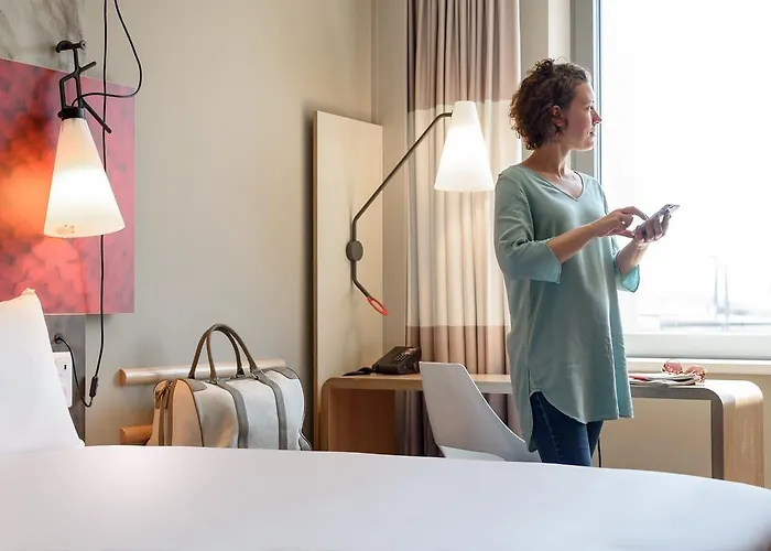 Ibis Hauptbahnhof Hotel 3*